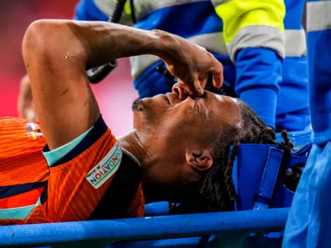 Nathan Ake đau đớn rời sân bằng cáng, Man City nguy to