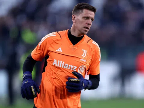 Szczesny sớm nhận ra sự thật ở Barca