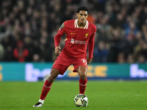 Van Dijk đã hỗ trợ Jarell Quansah thế nào ở Liverpool?