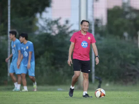 Dẫn đầu V-League, HLV Nam Định trăn trở: "Các đội đã bắt bài được chúng tôi"