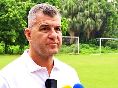 HLV Brazil lên tiếng về vấn đề ngoại ngữ của cầu thủ Việt Nam
