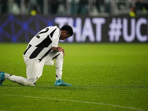 CHÍNH THỨC: Hậu vệ Juventus dính chấn thương ACL