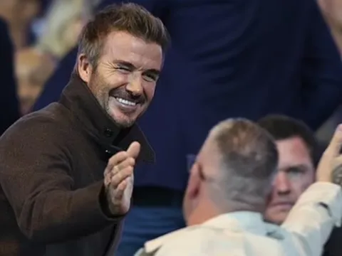 Beckham lịch lãm theo dõi trận derby Holywood