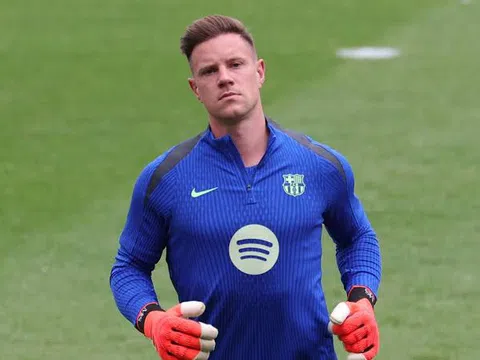 Nghỉ hết mùa với Barca, Ter Stegen còn gặp khó tại tuyển Đức