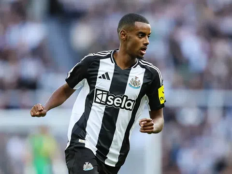 Chelsea "phá két" vụ Alexander Isak dể cạnh tranh với Arsenal