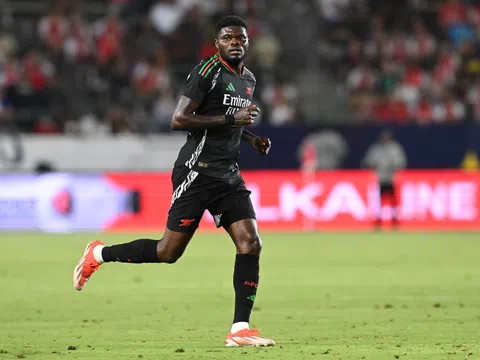 Arsenal nhận lời khuyên chân thành về Thomas Partey