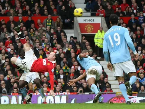  Cantona tung kung-fu; Rooney volley hạ Man City