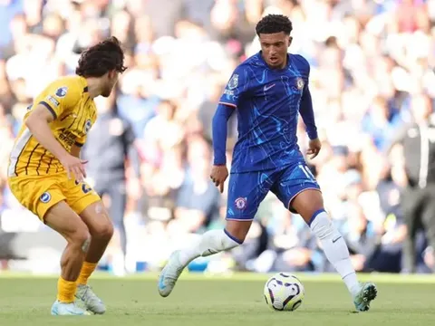 Sancho cười vào mặt Manchester United