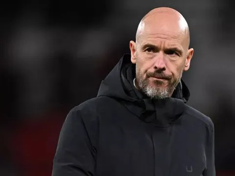 Stan Collymore chỉ cho Man United cách xử lý Erik Ten Hag