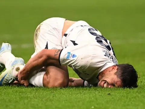 Simeone sút bóng ra ngoài, Napoli vuột mất 3 điểm