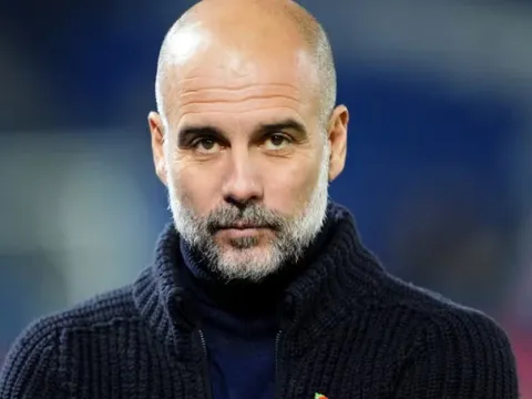 Hợp đồng mới của Pep với Man City không có điều khoản "rớt hạng"