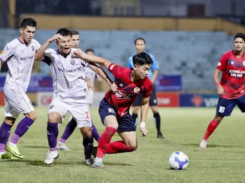 Vòng 3 V.League: Đình Bắc sắp thành ngôi sao lớn; Pha phản lưới khó tin