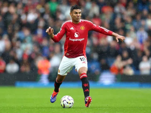 Casemiro bị rao bán, rõ lập trường phòng thay đồ Man United