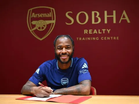 Đến Arsenal, Sterling lập tức “gieo ác mộng” cho 3 đồng đội