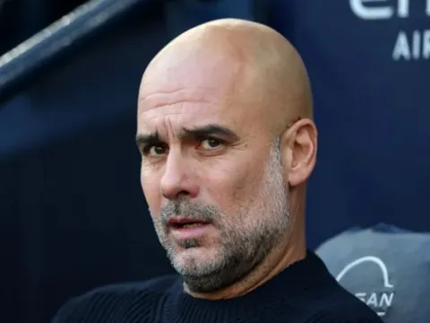 Guardiola tiết lộ cầu thủ Man City chưa tỉnh rượu khi thua Man Utd ở FA Cup