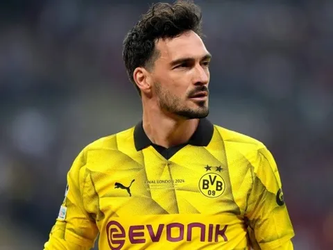 Hummels ví Real như Donald Trump sau khi Vinicius trượt Quả Bóng Vàng