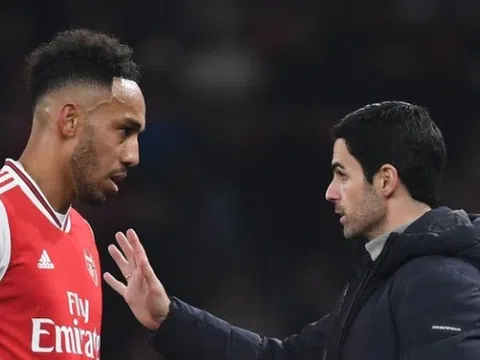 Mikel Arteta túm áo cựu sao Arsenal, hét lên: 'Cậu phản bội tôi' trước cuộc chia tay đầy cay đắng