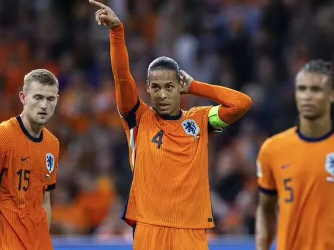 Van Dijk tuyên bố cực gắt khi De Ligt liên tục mắc sai lầm