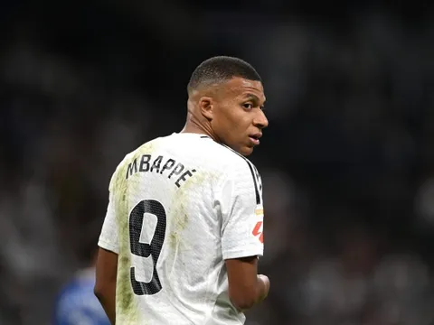 Real Madrid cấm tiệt Mbappe