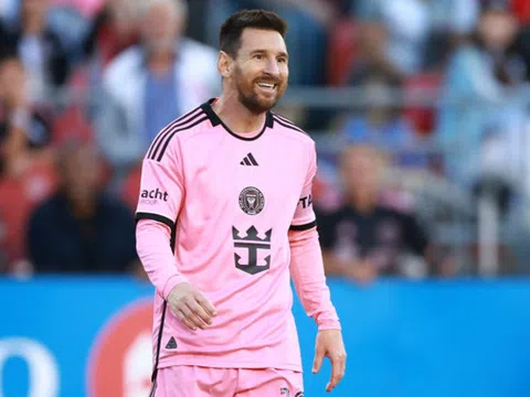 Martino tiết lộ lý do để Messi ngồi dự bị