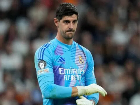 Al-Ahli tính chuyện đưa Courtois sang Ả Rập