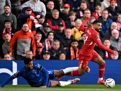 Bị hàng công Liverpool "làm gỏi", thủ lĩnh tương lai Chelsea vẫn còn nhiều yếu điểm