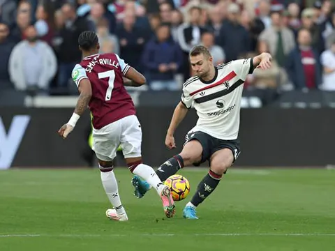 "Người Hà Lan" bay định đoạt trận West Ham gặp Man Utd