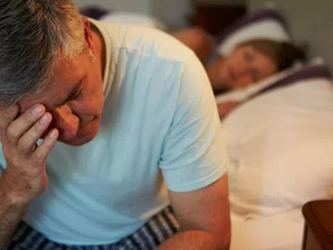 Lý do vì sao người có tuổi lại ngủ ít, thức giấc sớm?