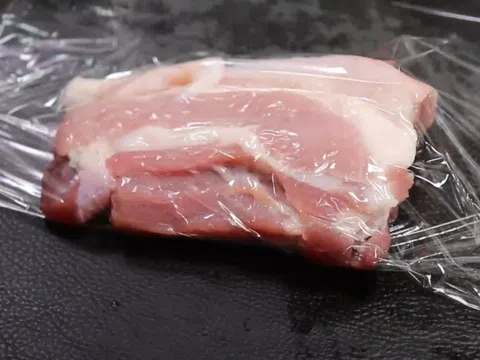 Bảo quản thịt lợn trong tủ lạnh không thể thiếu bước này, cứ làm đúng là thịt để cả tháng vẫn tươi ngon