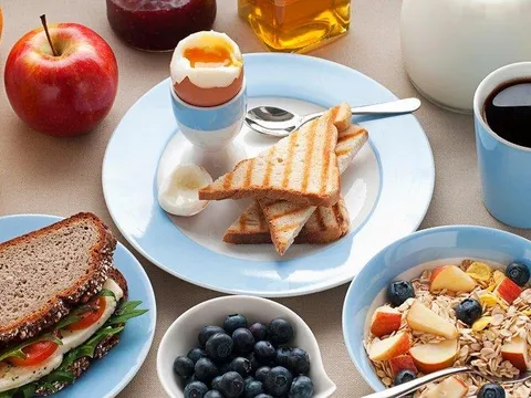 4 thói quen ăn sáng gây hại gan thận của bạn: Bỏ sớm kẻo dễ đi viện
