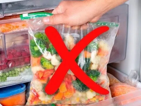 Vì sao không nên cho rau củ đựng trong túi nylon vào tủ lạnh?