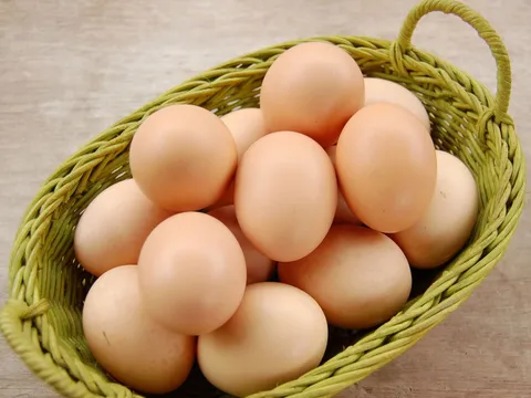 Bảo quản trứng ở ngoài hay trong tủ lạnh mới đúng: Hóa ra bấy lâu nay tôi làm sai cách