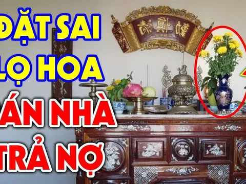 Vì sao khi thắp hương cúng mùng 1, ngày Rằm nhà giàu thường đặt bình hoa bên trái bàn thờ?