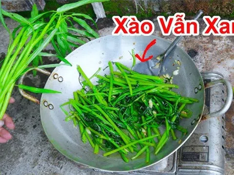 Xào rau tiện tay đổ ngay vào chảo, bảo sao rau thâm nát, muốn rau xanh giòn ngọt cứ làm cách này