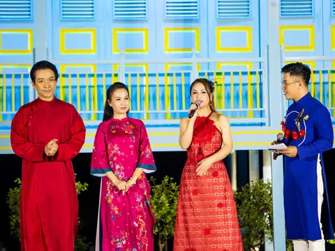 Tuấn Hưng xúc động trong lần đầu tham gia chương trình "Gala nhạc Việt"