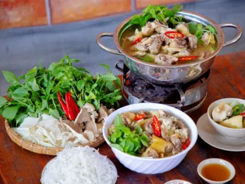 Lẩu gà lá é ngon ở Đà Lạt