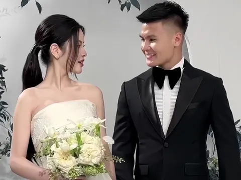 Hé lộ thiệp cưới của Quang Hải - Chu Thanh Huyền, số lượng khách mời "khủng" đến mức nào mà netizen trầm trồ