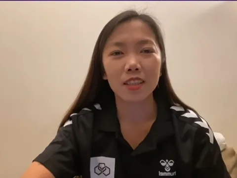 Huỳnh Như tri ân HLV trưởng ĐT Việt Nam từ Lank FC