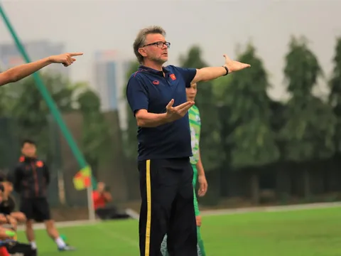 VFF báo tin quan trọng tới HLV Troussier tại ĐT Việt Nam