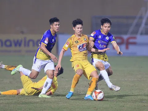 HLV châu Âu khẳng định V-League khốc liệt nhất Đông Nam Á