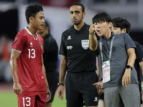 HLV Shin Tae Yong 'nổi đóa' vì cầu thủ Indonesia không biết ghi bàn