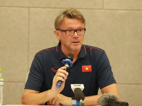 Vừa đến Việt Nam, HLV Philippe Troussier bất ngờ thừa nhận khó khăn