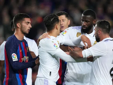 Dư âm El Clasico, dàn sao Real Madrid và Barcelona gây chia rẽ khi tập trung cùng Tây Ban Nha
