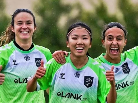 Lank FC chúc mừng Huỳnh Như trước cột mốc lịch sử