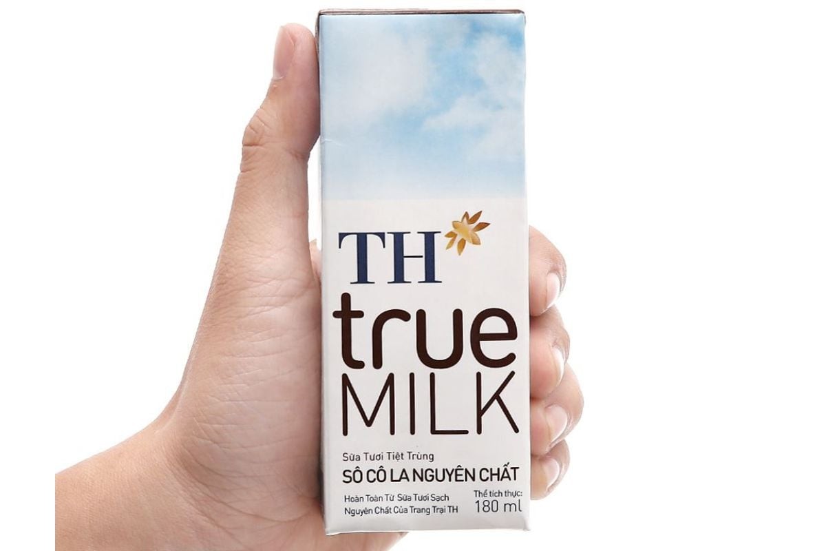 Sữa tươi TH True Milk vị socola được nhiều bạn nhỏ yêu thích