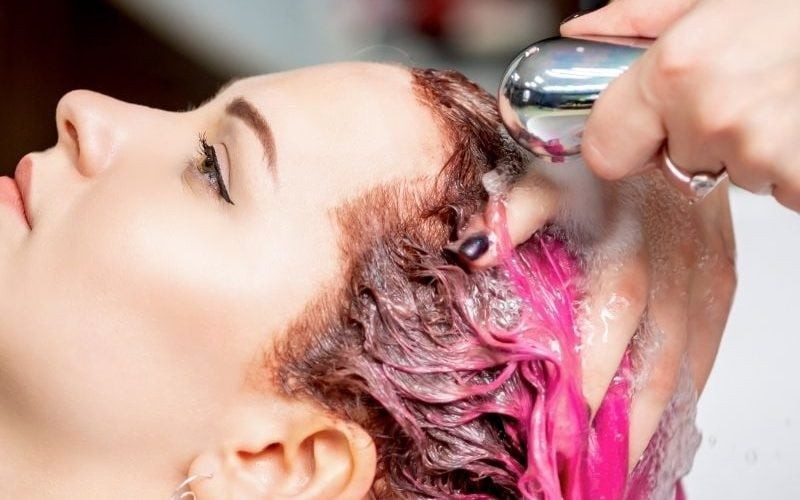  Quá trình nhuộm tóc không tẩy sẽ mất khoảng 50 - 60 phút