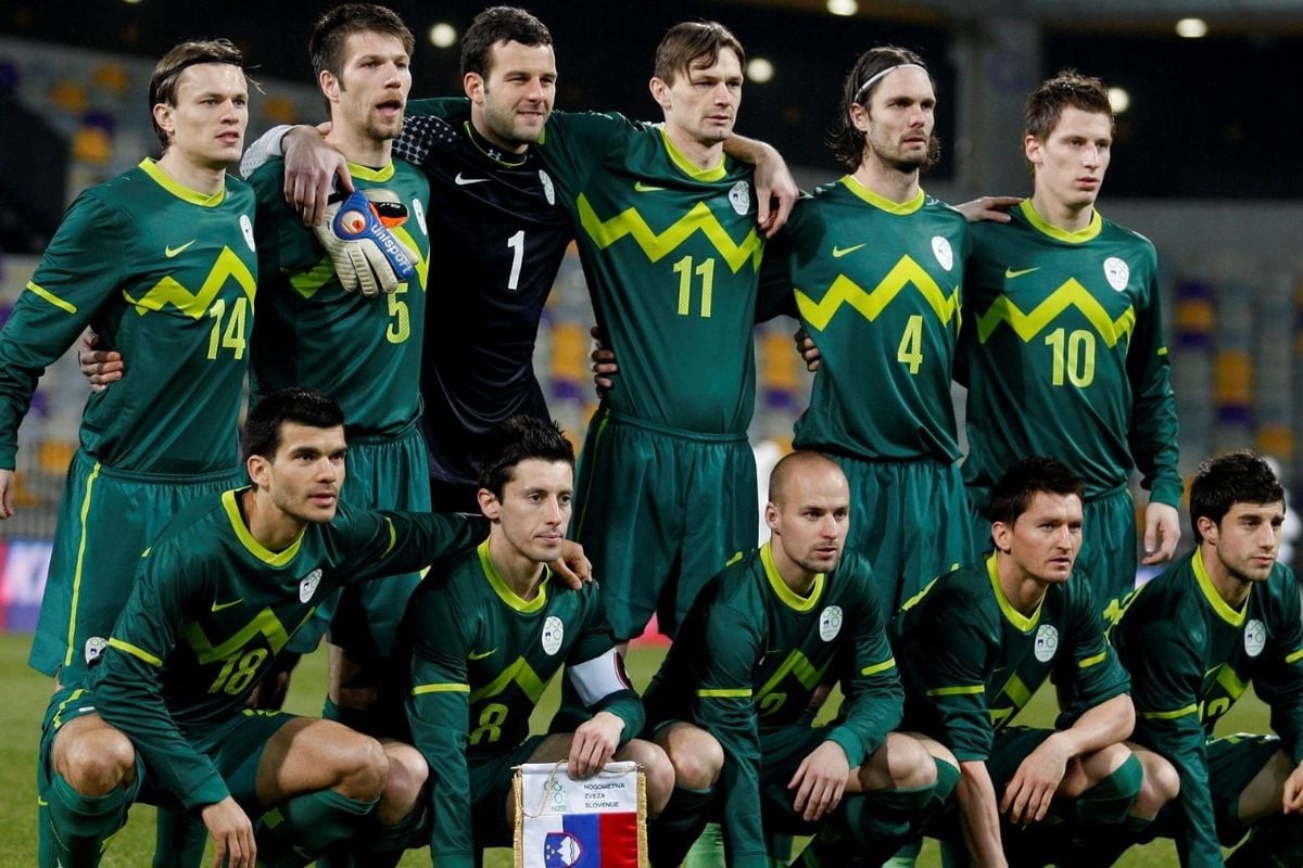 Đội tuyển Slovenia từng giành quyền tham gia World Cup 2002 và 2010 nhưng chỉ dừng chân ở vòng loại