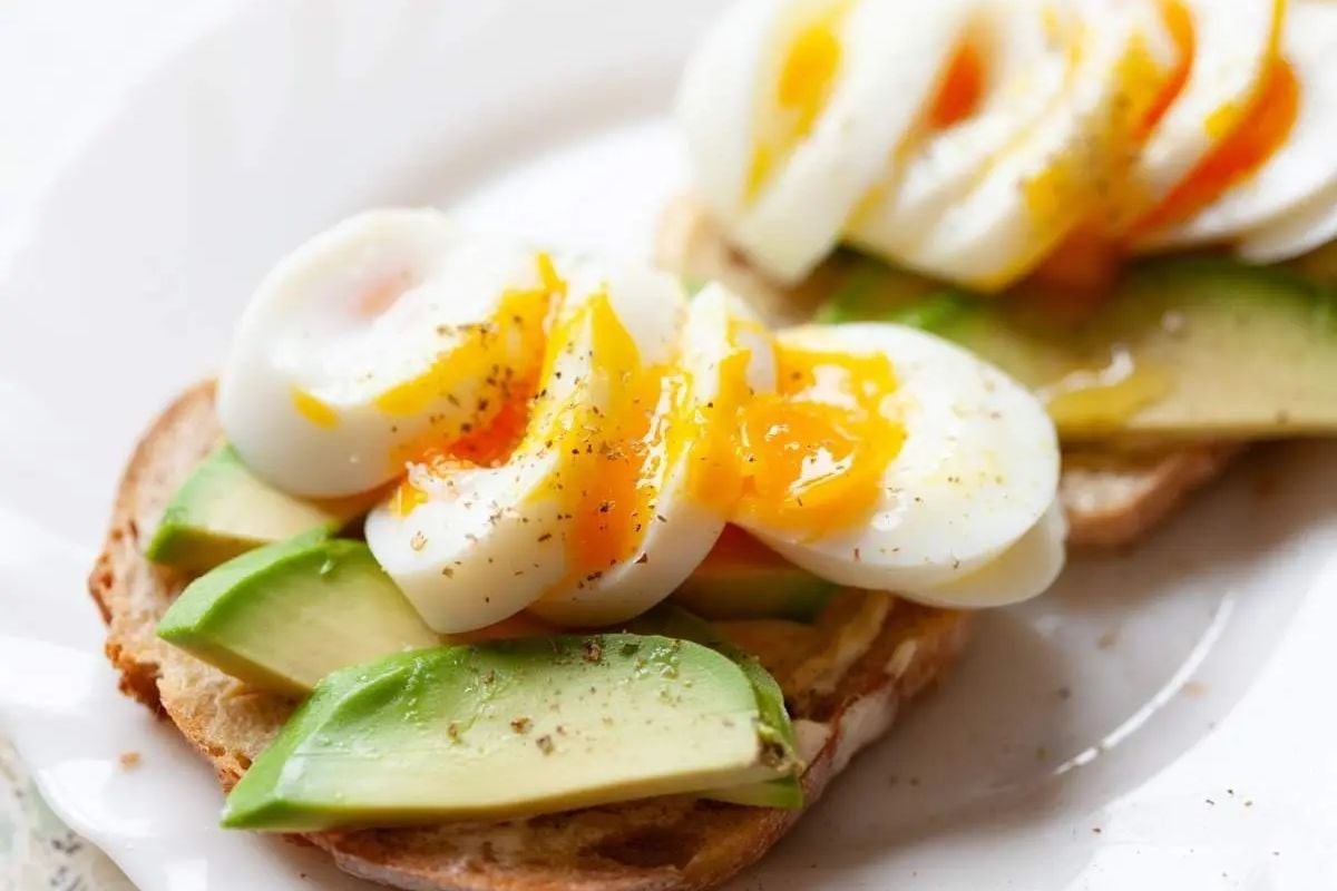Người đang giảm cân có thể ăn trứng với các loại rau củ để đảm bảo năng lượng