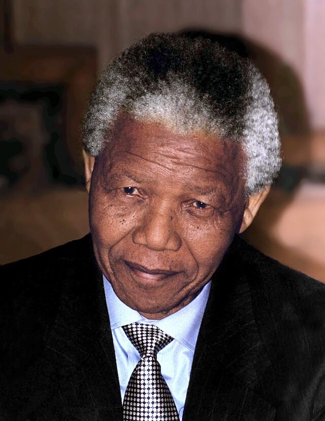 Tổng thống da màu đầu tiên của Nam Phi là Nelson Mandela - người đã có đóng góp to lớn trong chiến dịch chống Apartheid