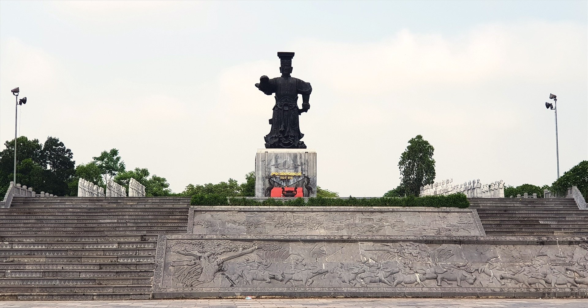 Tượng đài của vị anh hùng Đinh Tiên Hoàng